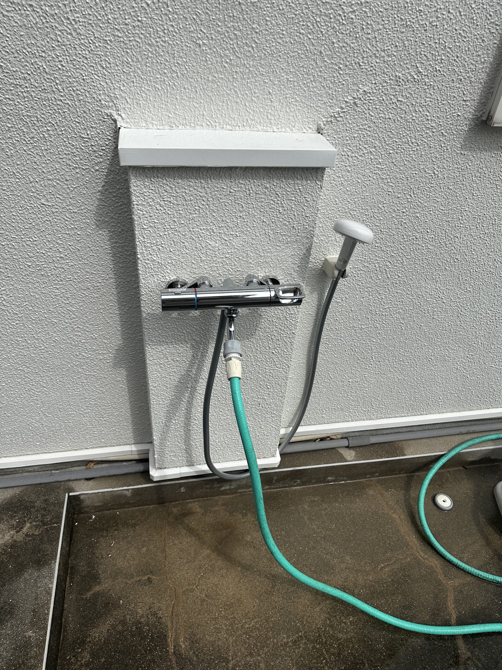 【兵庫県芦屋市三条町】屋外浴室用水栓交換、ニップル取付作業